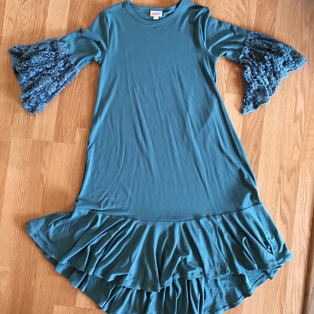 LuLaRoe Maurine with lace sleeves